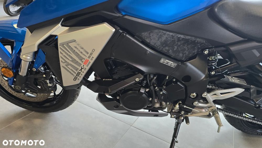 Suzuki GSX - 18