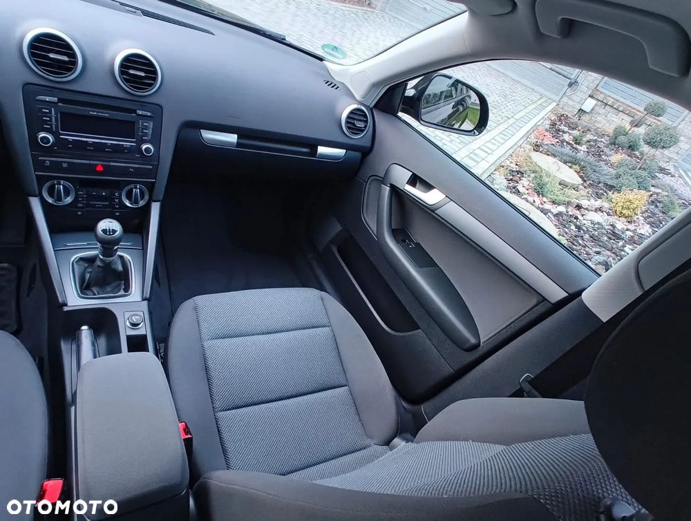 Audi A3 Sportback 1.6 TDI DPF Ambiente - 19