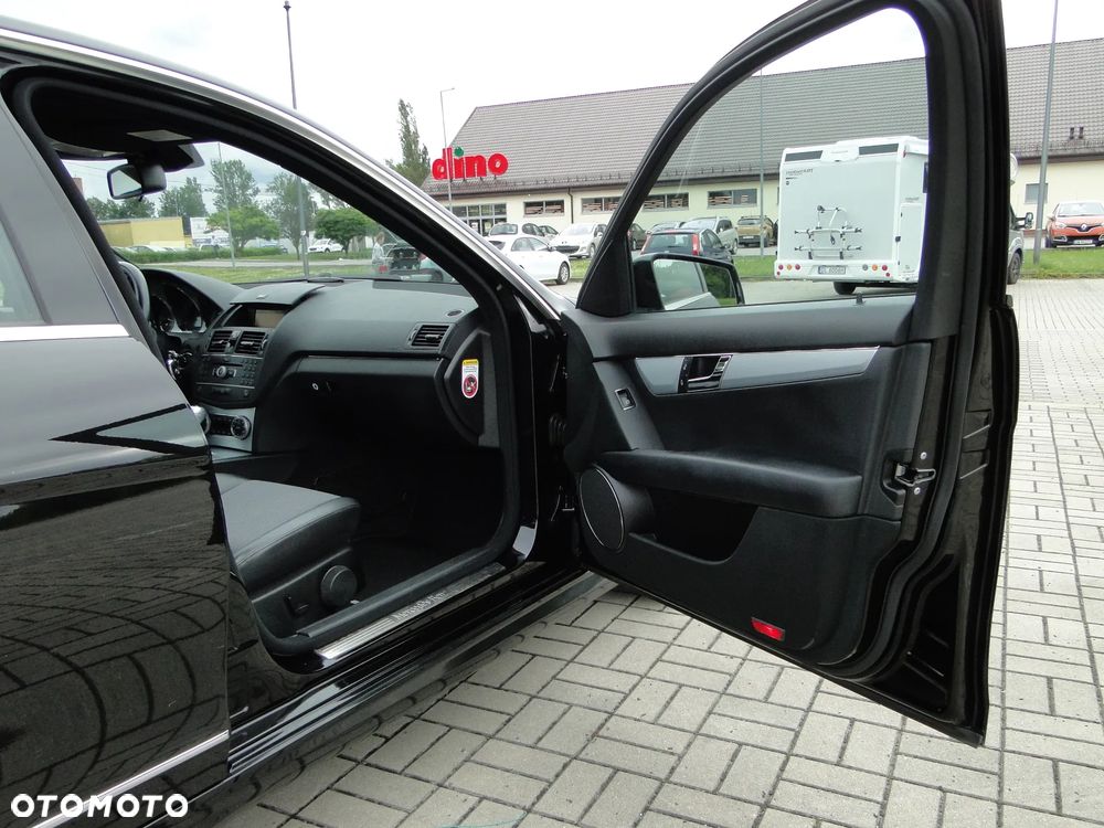 Mercedes-Benz Klasa C 200 7G-TRONIC Avantgarde Edition - 24