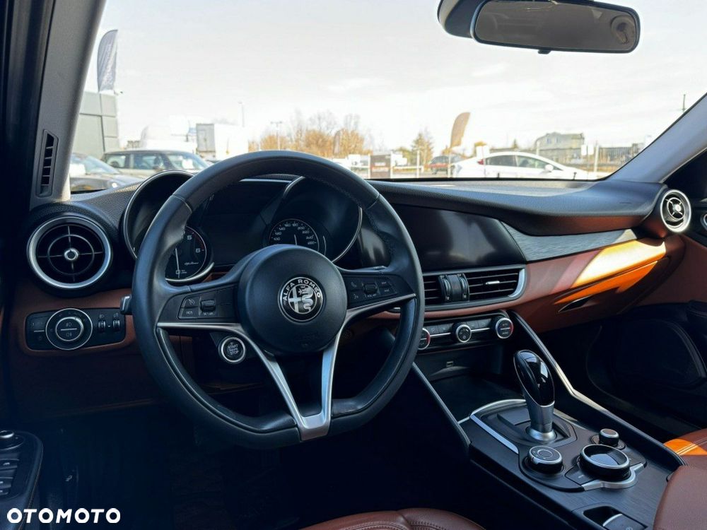 Alfa Romeo Giulia 2.2 D Turbo - 11
