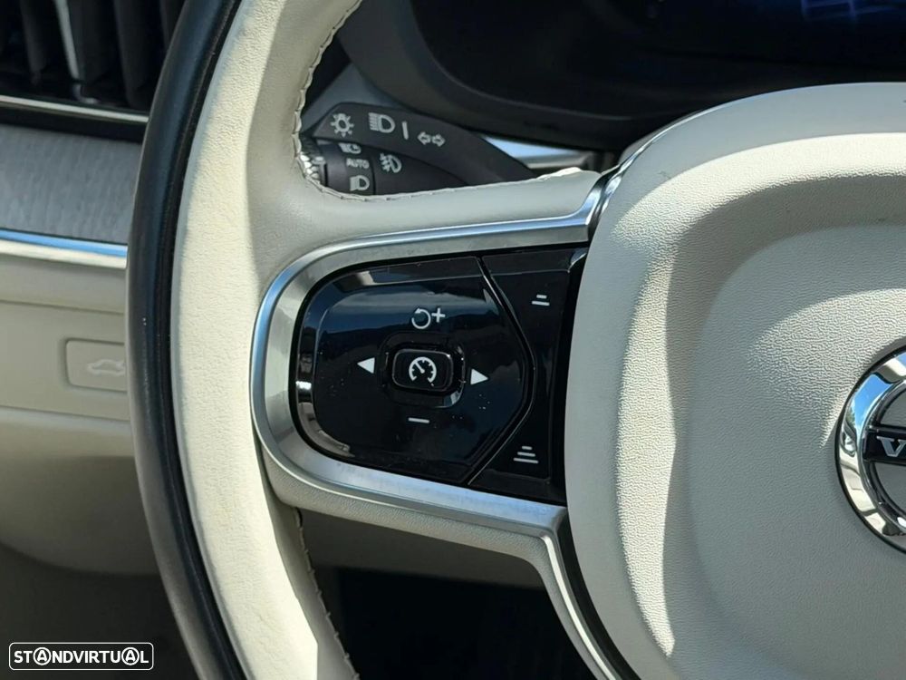 Volvo XC 60 2.0 T6 PHEV Ultimate Dark AWD - 36