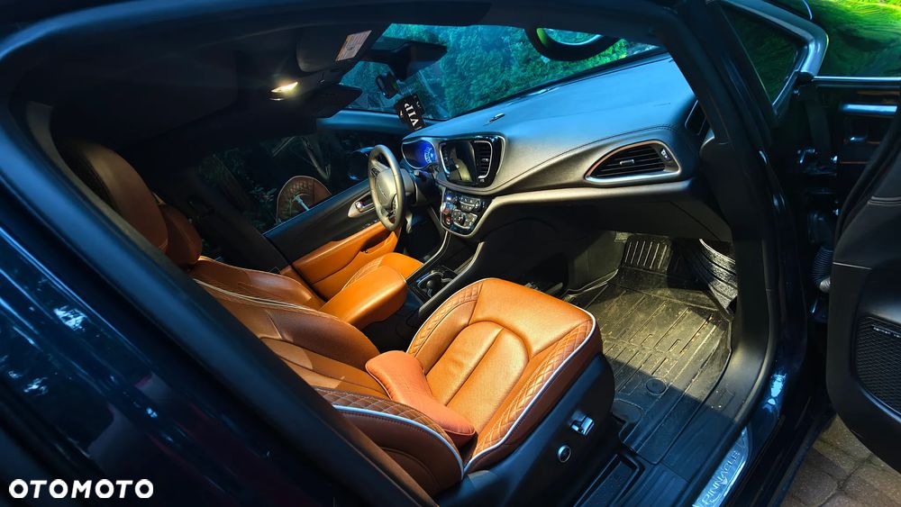 Chrysler Pacifica - 10