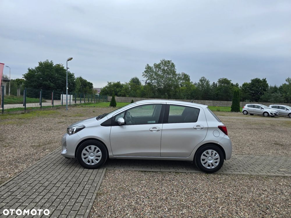 Toyota Yaris 1.33 Premium EU6 - 10