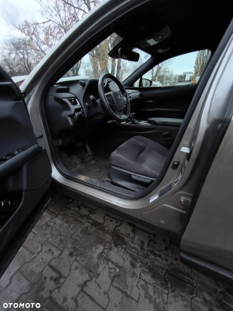 Lexus UX - 38