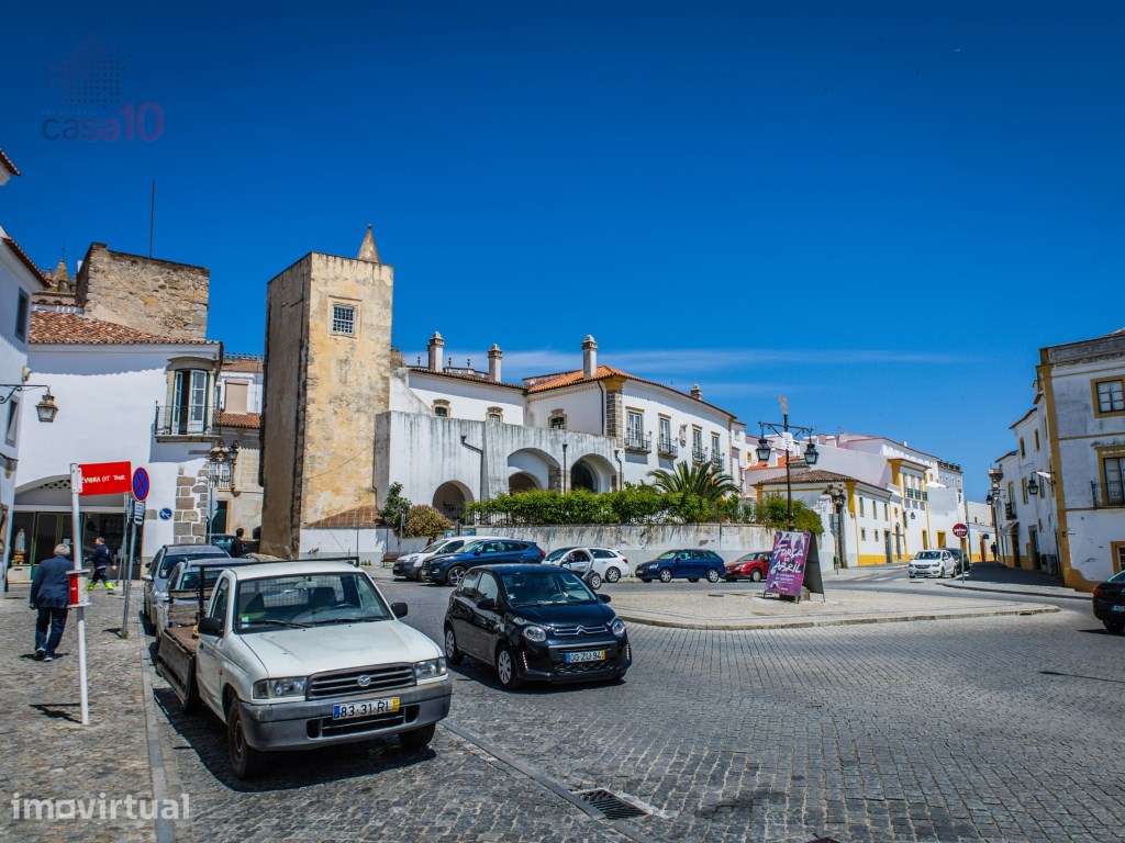 Vende-se edifício de arquitetura sublime no centro histórico de Évora! - Grande imagem: 5/52