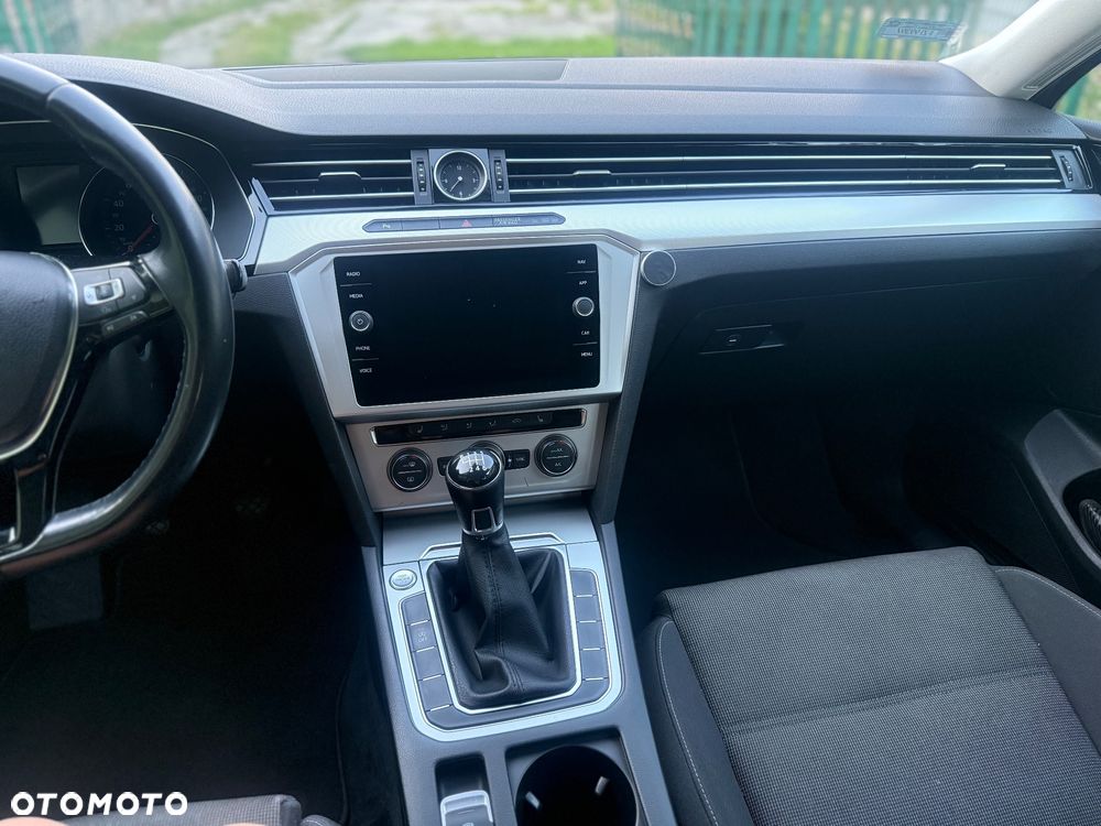 Volkswagen Passat 2.0 TDI BMT Comfortline - 15