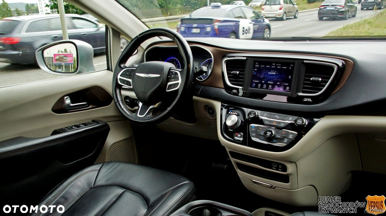Chrysler Pacifica - 23