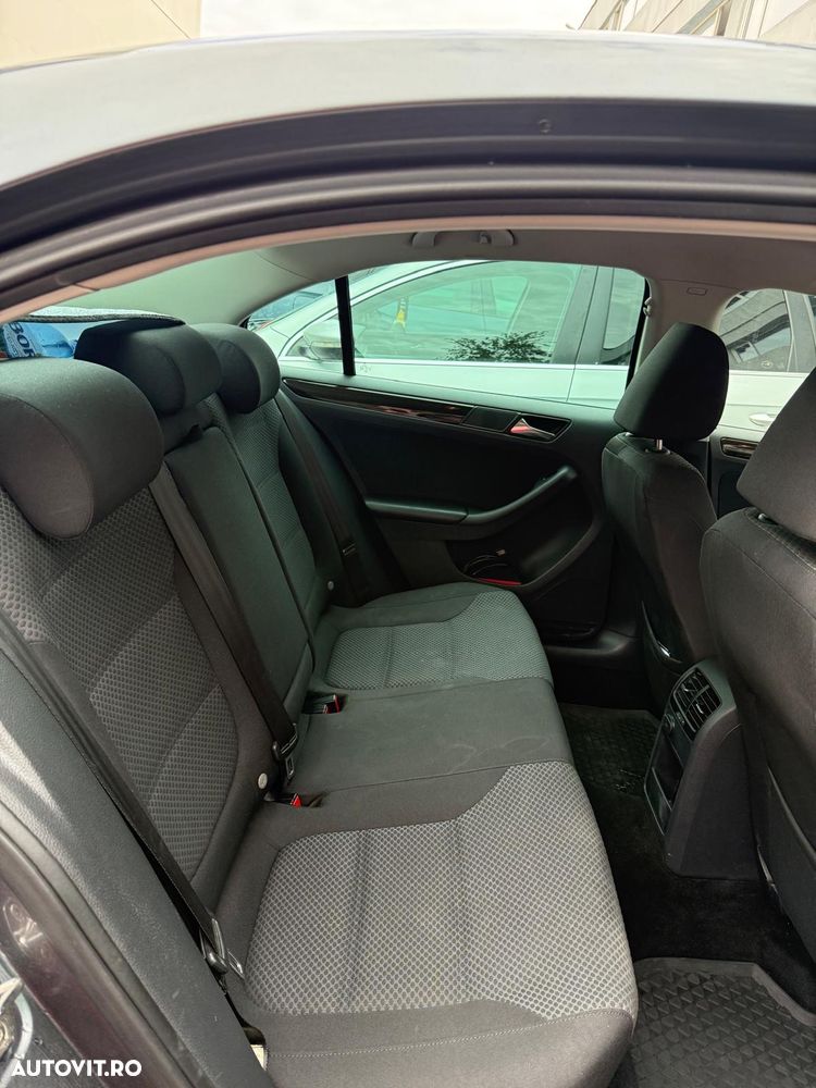 Volkswagen Jetta - 15