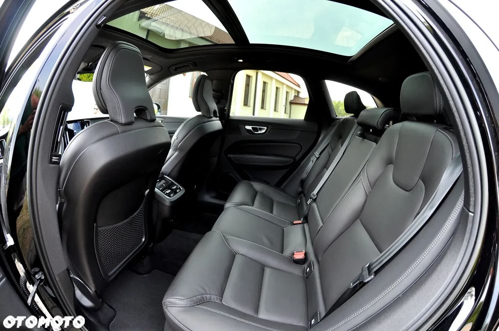 Volvo XC 60 B5 D AWD Ultimate Dark - 29
