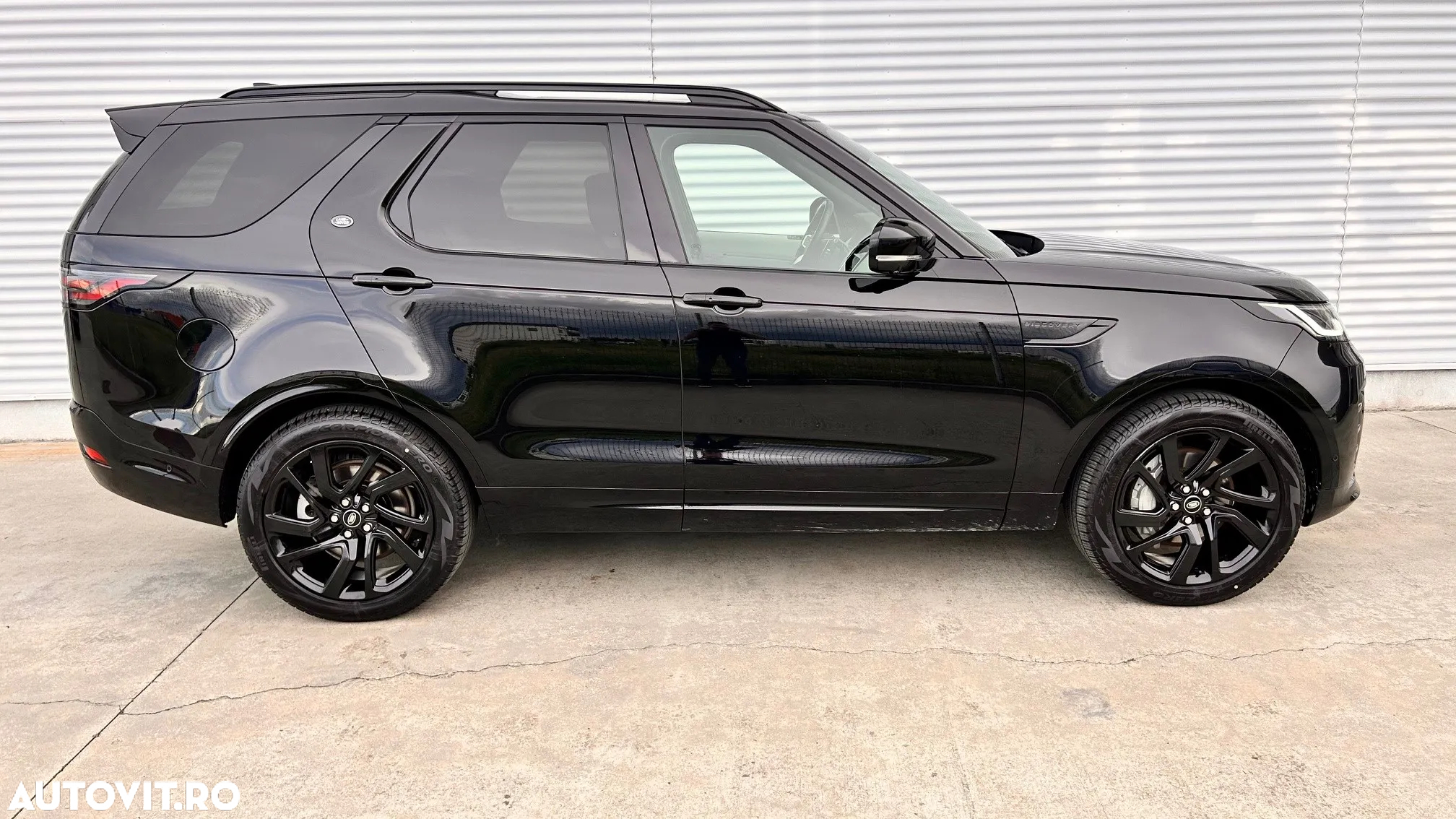 Land Rover Discovery 3.0D 300 MHEV R-Dynamic SE - 3
