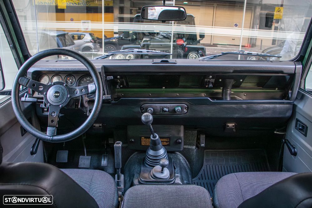 Land Rover Defender 90 2.5 TD5 Metal Top - 10