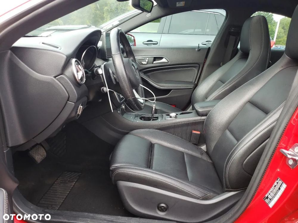 Mercedes-Benz CLA 250 4-Matic - 8
