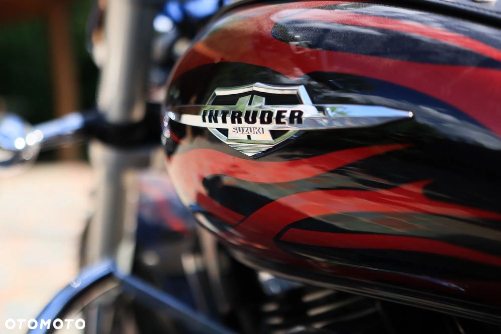 Suzuki Intruder - 8
