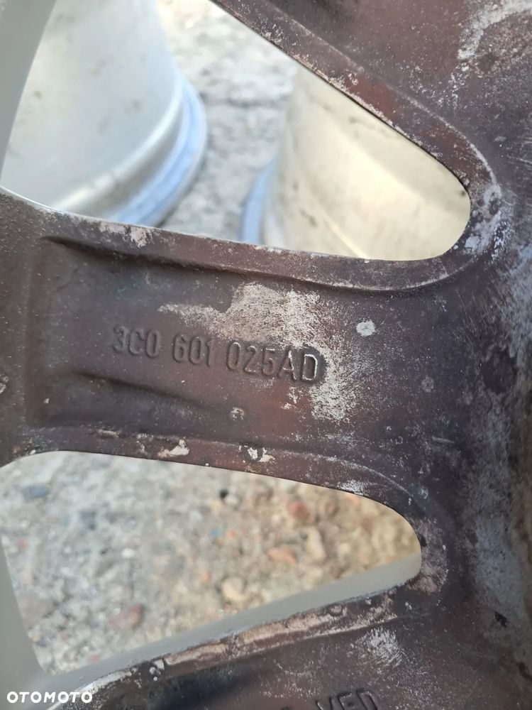 Felgi aluminiowe 16 Volkswagen 5x112 et 45 otwór centrujący 57,1 3C0601025AD - 5