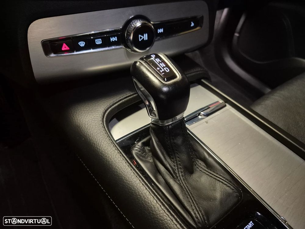 Volvo XC 90 2.0 D5 Momentum AWD - 27