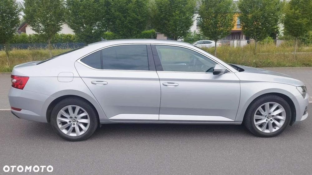 Skoda Superb 2.0 TDI SCR Ambition DSG - 4
