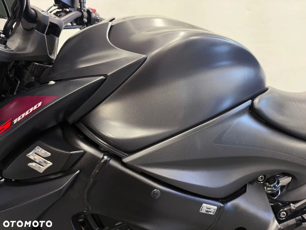 Suzuki GSX - 18