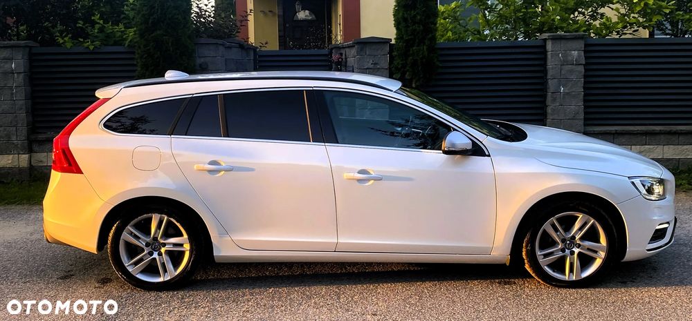 Volvo V60 D4 AWD Geartronic RDesign - 29