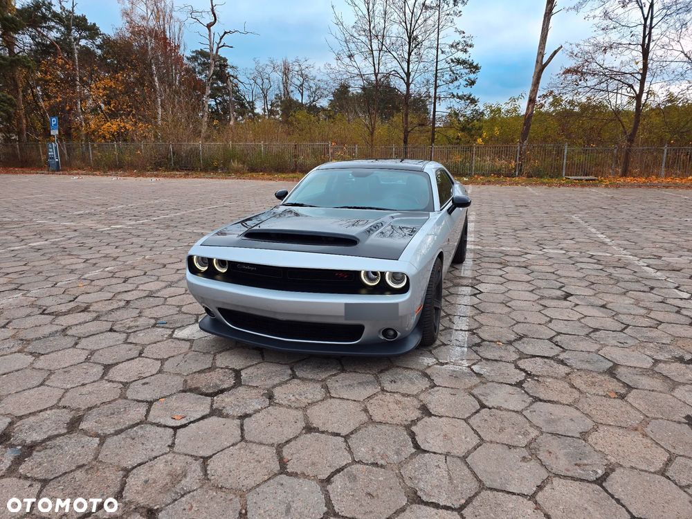 Dodge Challenger - 1
