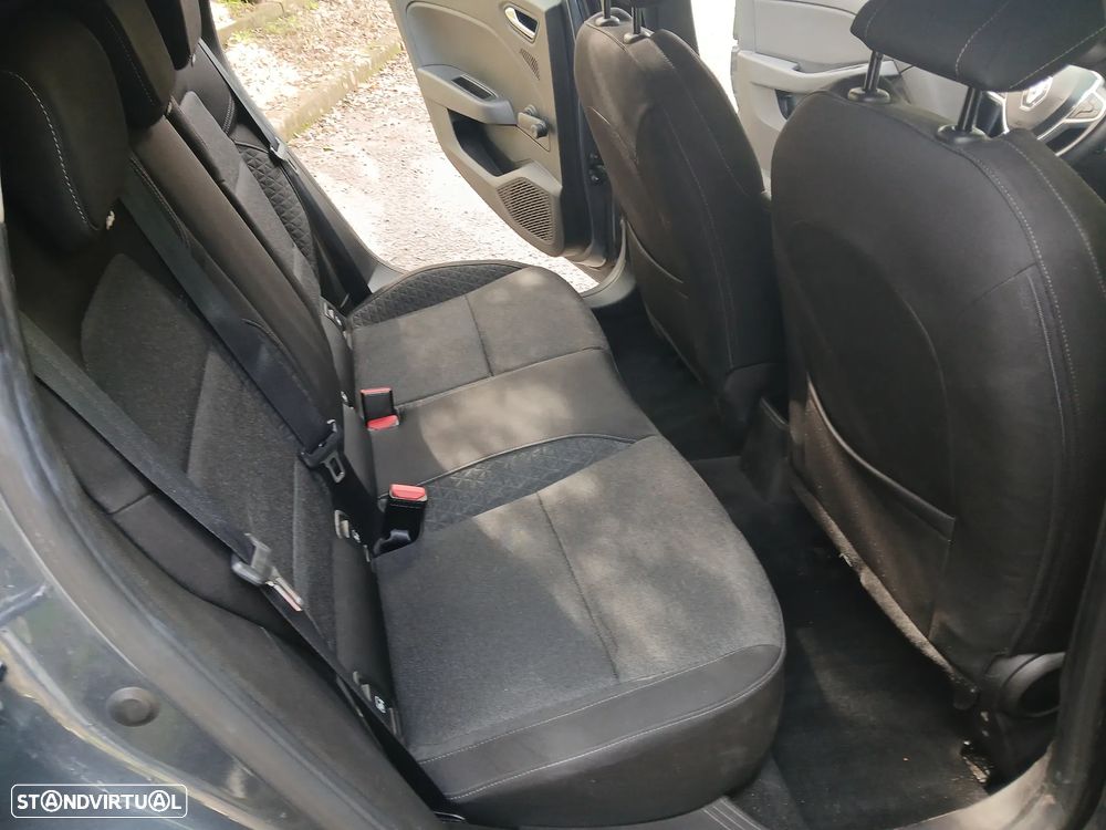 Renault Clio 1.0 TCe Exclusive - 12