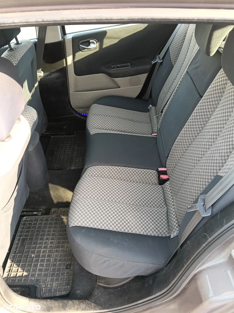 Renault Megane 1.6 Confort Expression - 8