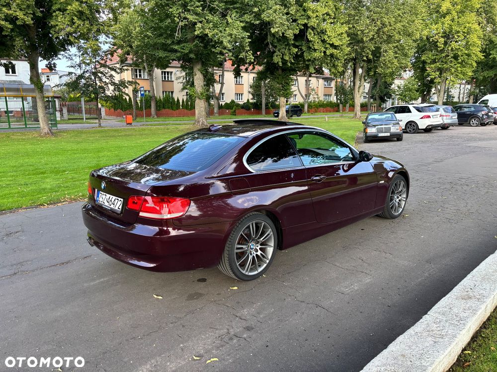 BMW Seria 3 325xi Coupe - 9