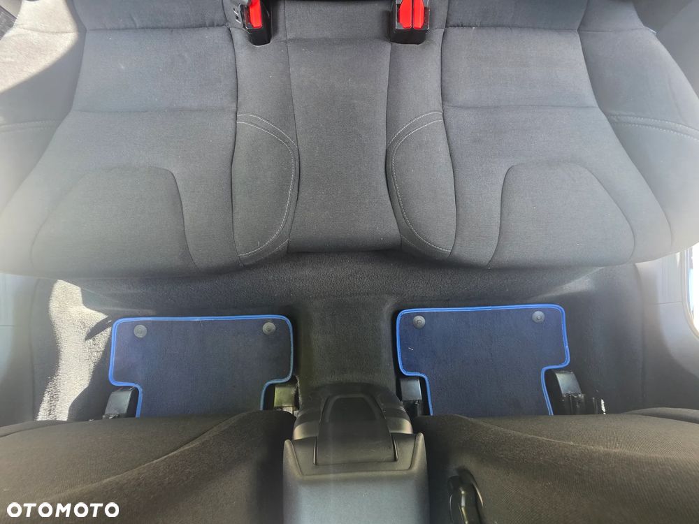Volvo V40 D4 Momentum - 25
