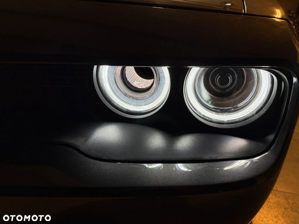 Dodge Challenger - 4