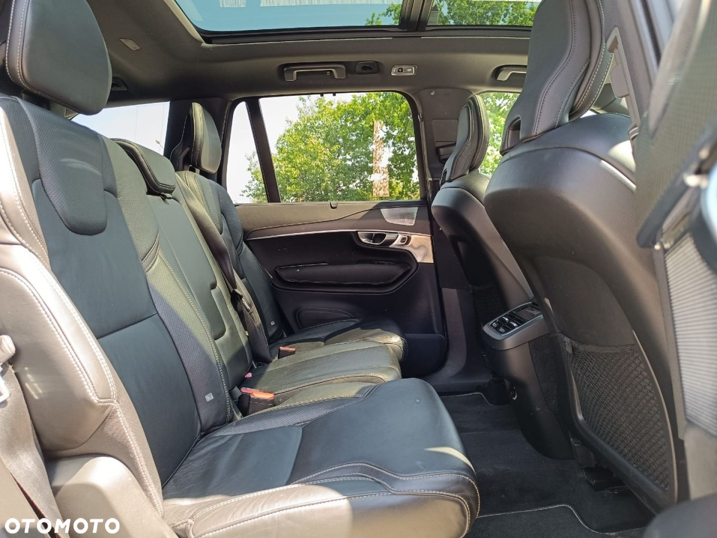 Volvo XC 90 D5 SCR AWD R-Design 7os - 35
