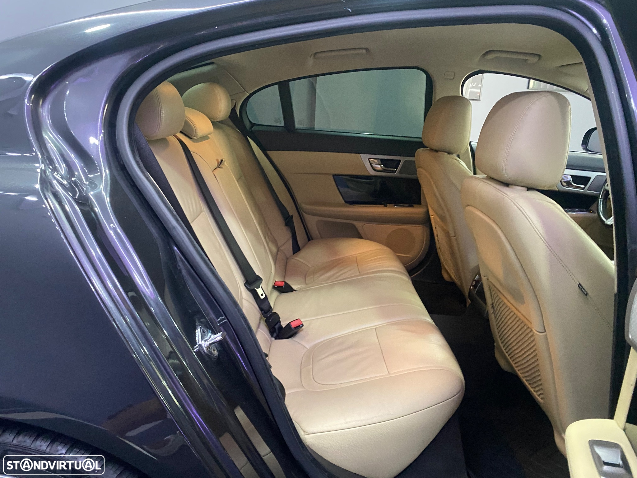 Jaguar XF 2.2 D R-Sport - 34