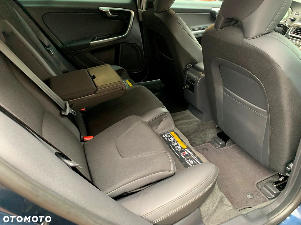 Volvo V60 ver-d2-momentum - 10