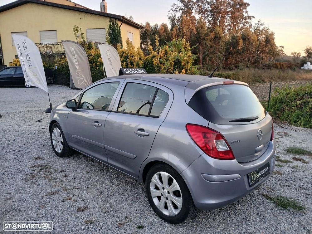 Opel Corsa 1.2 Cosmo - 2