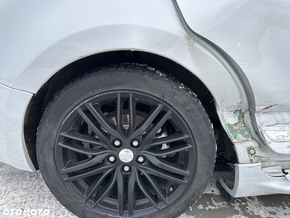 Suzuki Kizashi 2.4 4x4 CVT Sport - 19