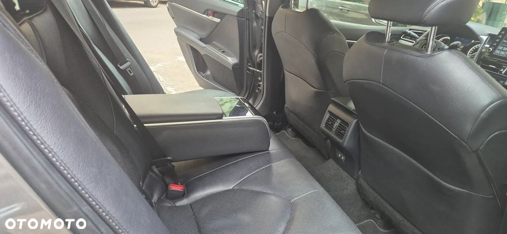 Toyota Camry 2.5 Hybrid Executive CVT - 10