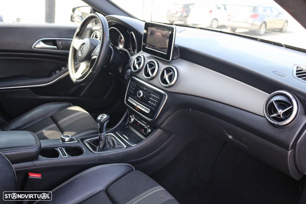 Mercedes-Benz CLA 180 d Urban - 37