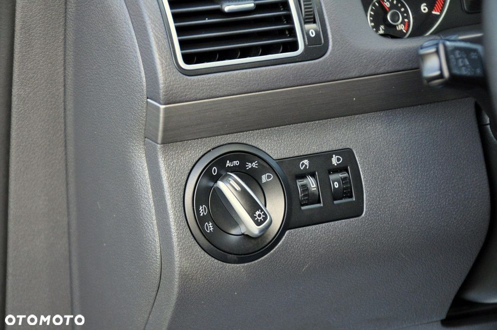 Volkswagen Touran - 36