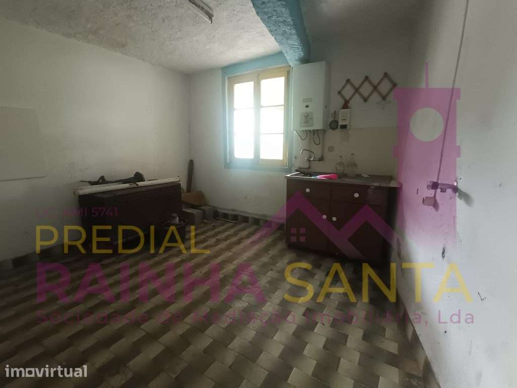 Moradia em 2 pisos para reabilitar. Quintal e anexo-Lousã - Grande imagem: 5/17