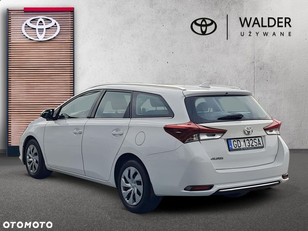 Toyota Auris 1.4 D-4D Premium - 3
