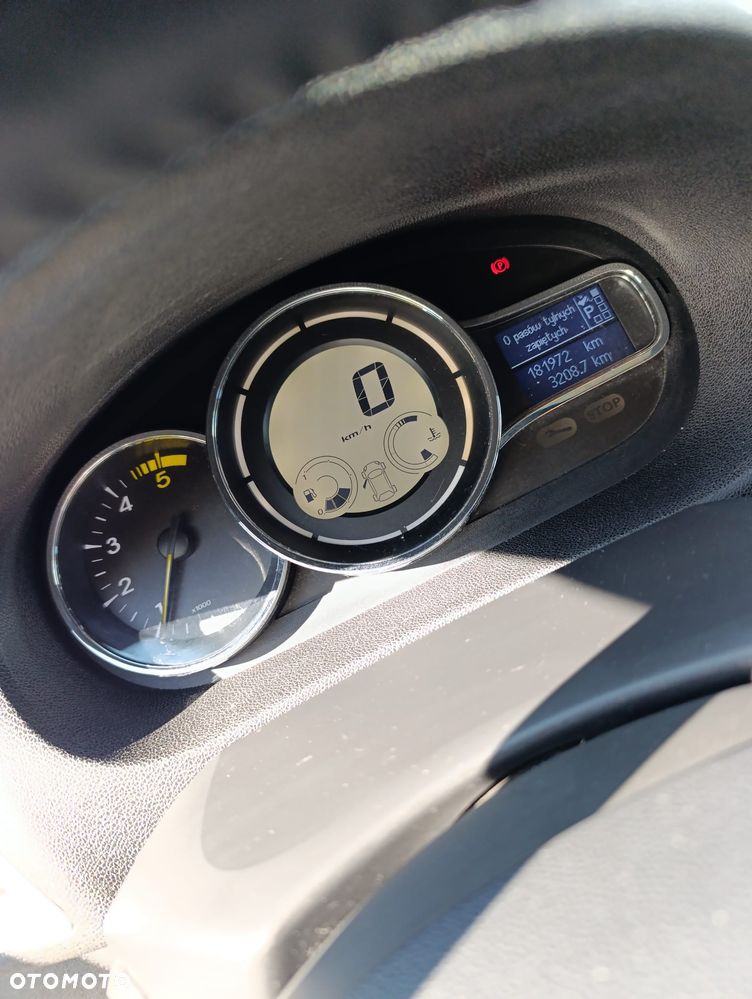 Renault Megane 1.5 dCi Limited EDC - 11