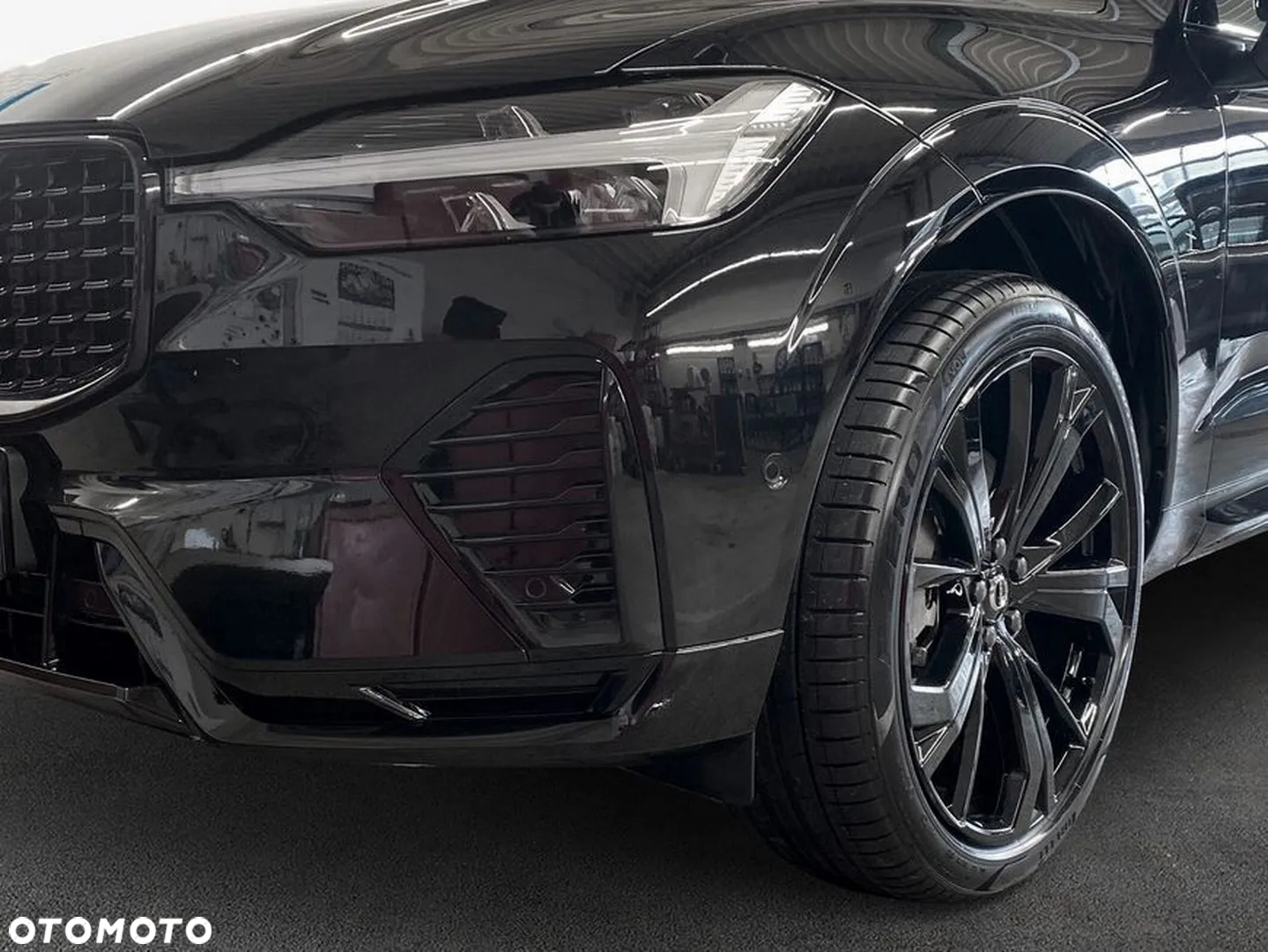 Volvo XC 60 B5 B AWD Plus Black Edition - 2