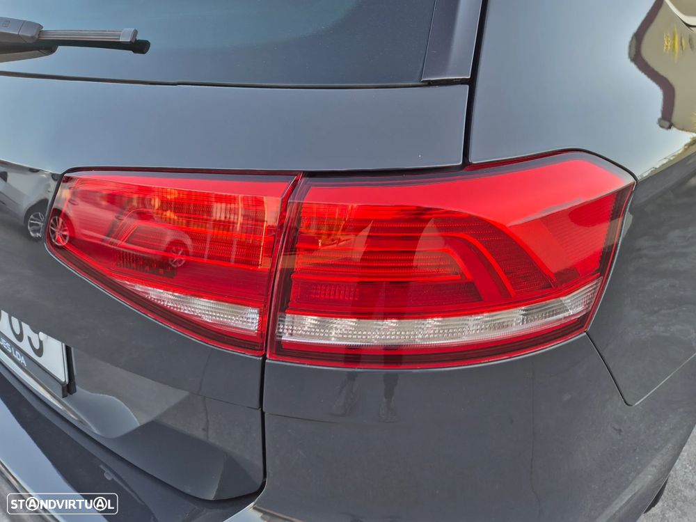 VW Passat Variant 2.0 TDI Confortline - 23