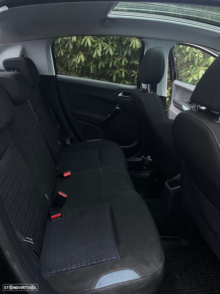 Peugeot 208 1.6 e-HDi Allure - 4