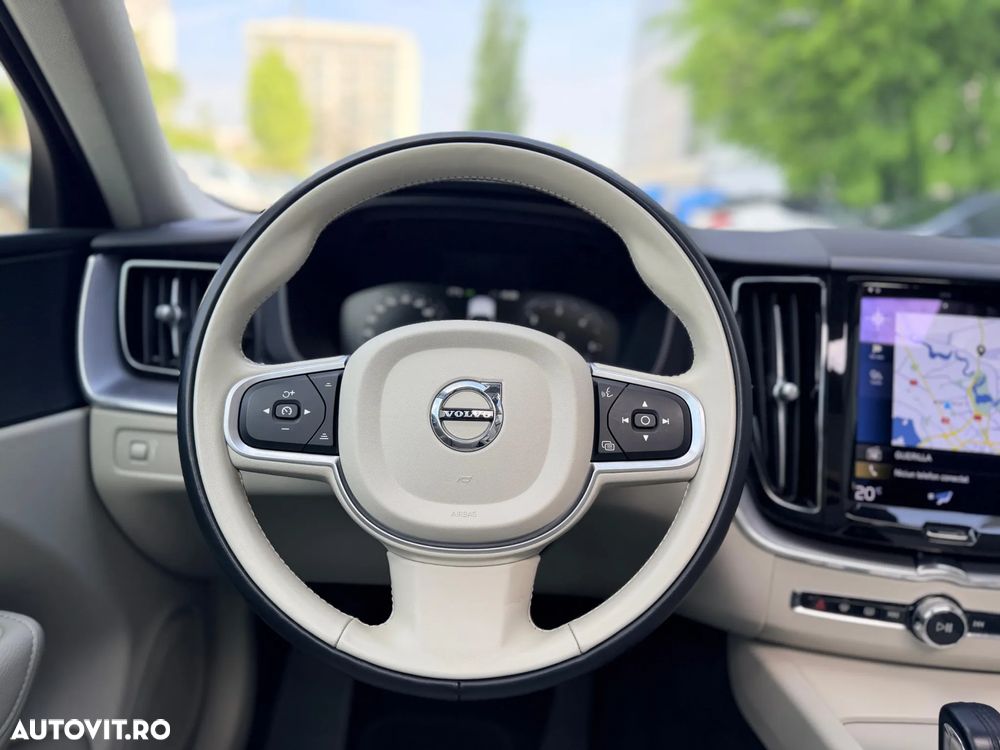 Volvo XC 60 B4 D AWD Geartronic Momentum Pro - 12
