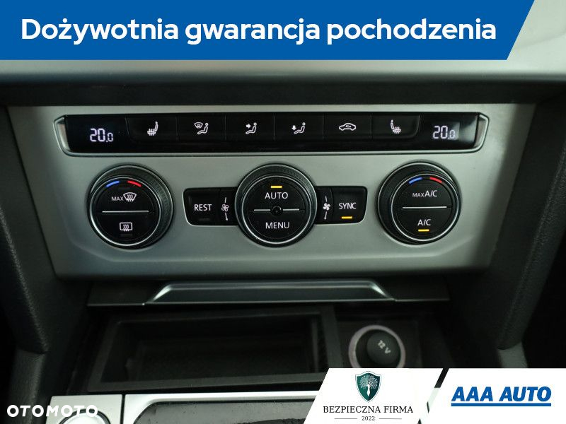 Volkswagen Passat - 11