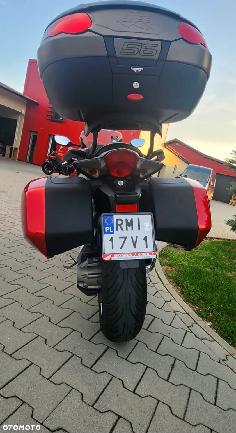 Honda VFR - 8