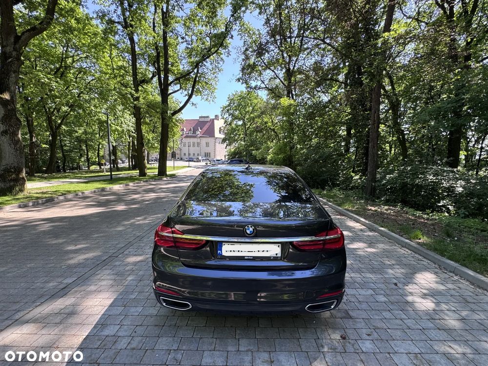 BMW Seria 7 - 11