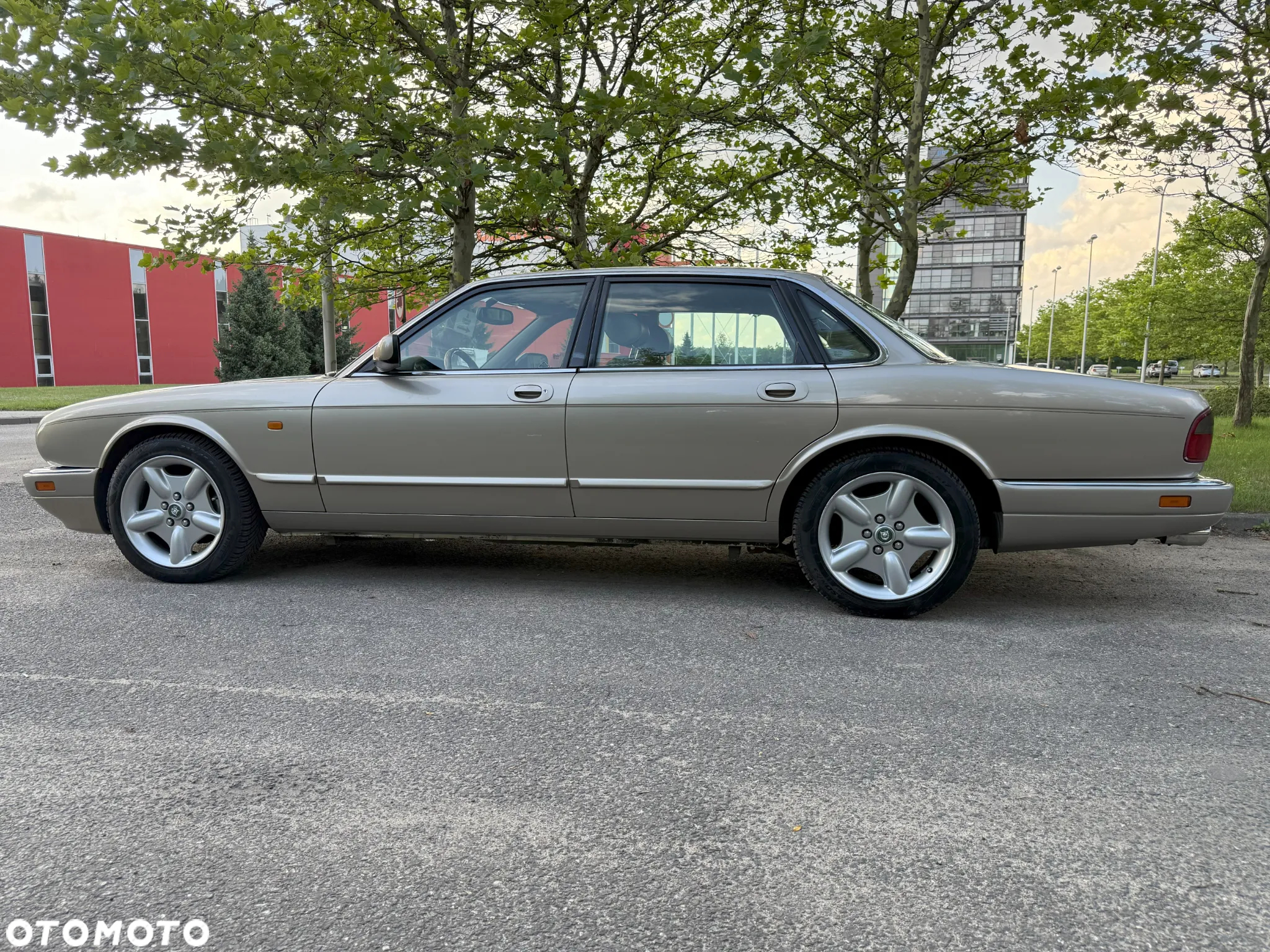 Jaguar XJ - 13