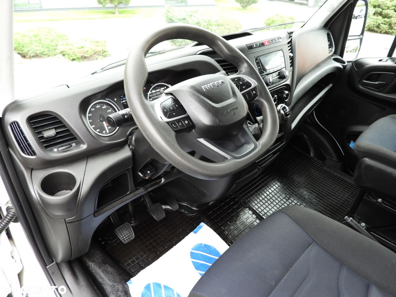 Iveco DAILY 35C14 WYWROTKA PODWÓJNA KABINA DOKA 6 MIEJSC TEMPOMAT BLIŹNIACZE KOŁA KLIMATYZACJA  140KM - 3