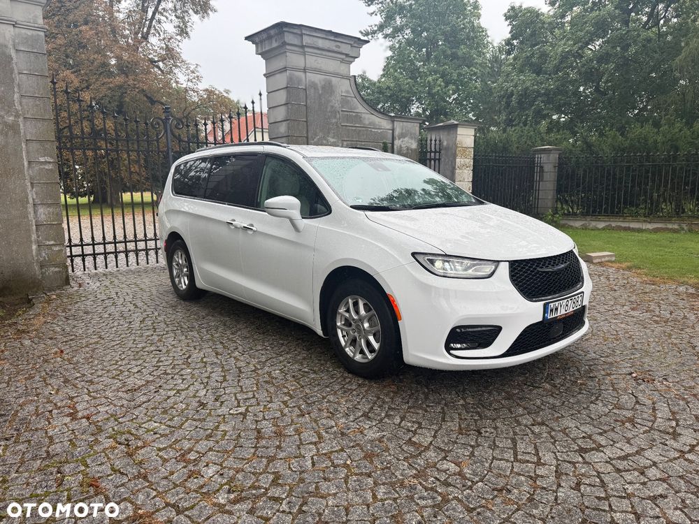 Chrysler Pacifica - 12