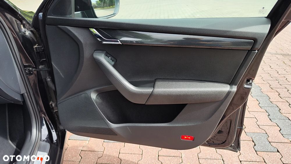 Skoda Octavia 2.0 TDI DSG RS - 31